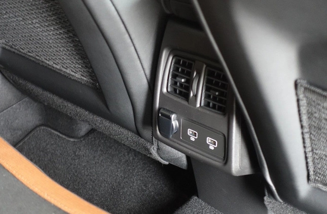 Renault Captur cena 92900 przebieg: 18400, rok produkcji 2021 z Łochów małe 497
